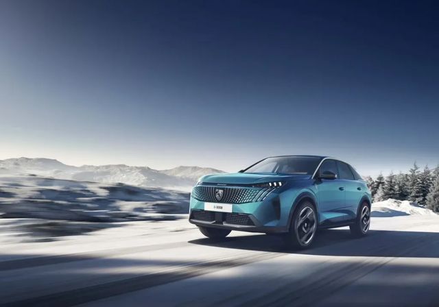 Peugeot lanza los E-3008 y E-5008 Dual Motor, con tracción total y 325 CV