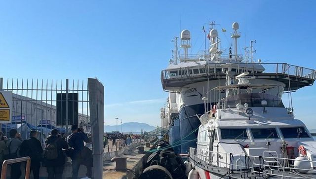 Migranti, è nel porto di Napoli la nave Geo Barents di Medici senza frontiere