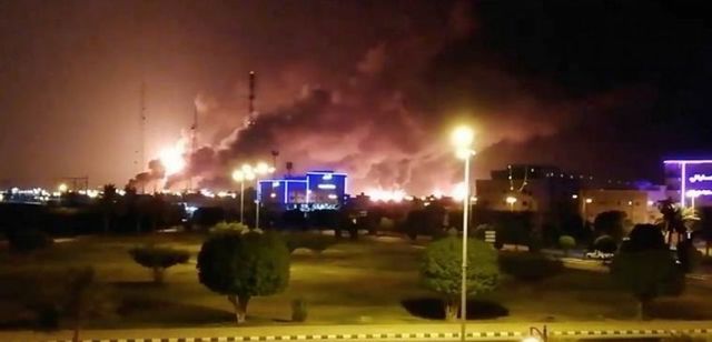 VIDEO Atacuri cu drone asupra a două instalații petroliere importante din Arabia Saudită