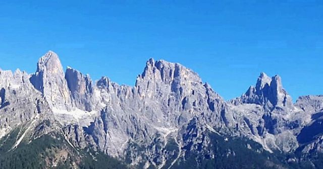 Dolomiti, due alpinisti trovati morti sulla parete del Sass Maòr dopo una caduta di centinaia di metri