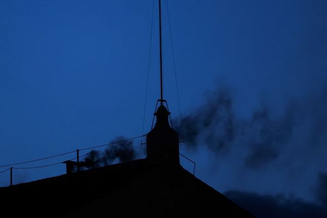 Fum negru la Vatican, după primul tur de vot în Conclav – Lumea catolică în așteptarea alegerii unui nou Papă