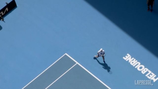 Djokovic si allena sui campi dell’Australian Open dopo la vittoria del ricorso