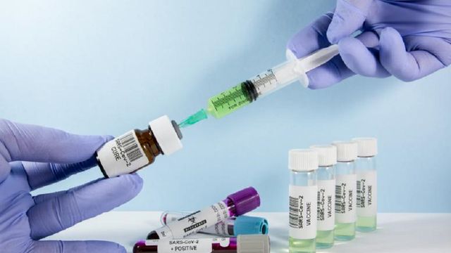 Rusia pretinde că pregătește vaccinarea în masă a populației contra coronavirusului
