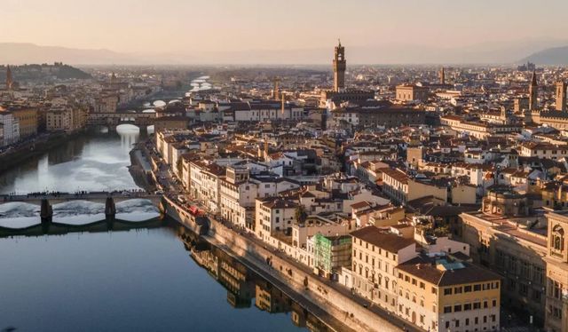 Anche il Mic accende un faro sul cubo nero di Firenze