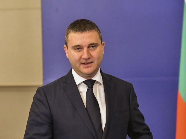 Правителството ще актуализира бюджета в понеделник за да плати F-16 наведнъж