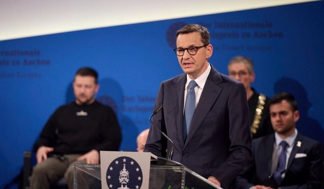 Războiul cerealelor. Polonia nu mai vrea să livreze arme Ucrainei după ce Zelenski a enervat Varșovia