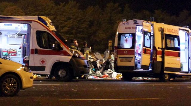Due morti e due feriti per uno scontro tra furgoni in A4