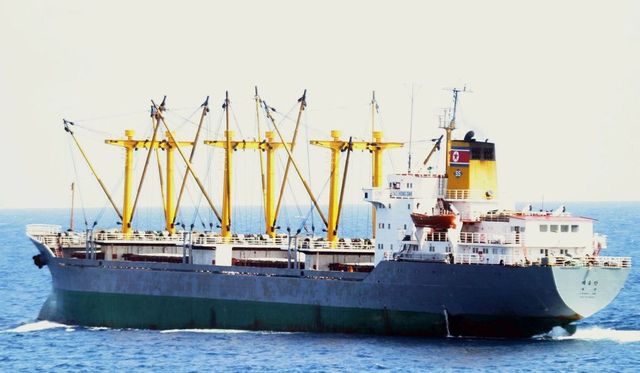 Eladtak egy lefoglalt észak-koreai teherhajót az amerikaiak