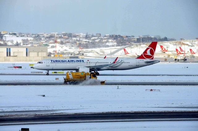 La aeroportul din Istanbul s-a prăbușit un acoperiș