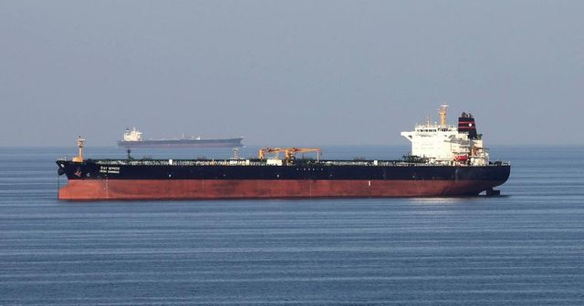 Ceny ropy rostou, tankery v Ománském zálivu se zřejmě staly terčem útoku
