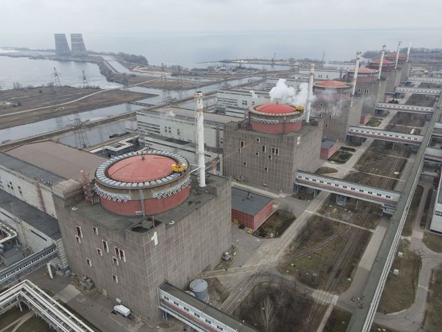 AIEA transmite că în apropiere de centrala nucleară de la Zaporojie sunt bombardamente și tiruri de artilerie