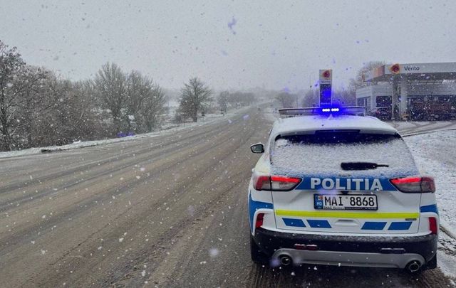 Полиция предупреждает водителей о снеге и мокром снеге на севере и в центре страны