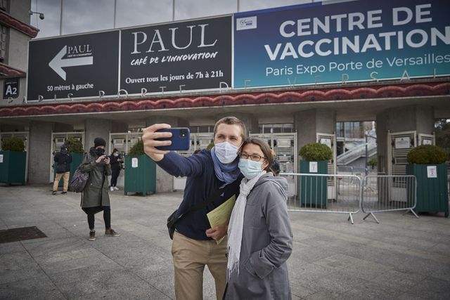 Perché a Parigi l’obbligo di mascherina all’aperto è stato cancellato dal tribunale