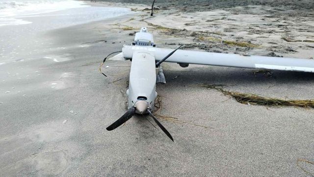 Дрон изплува на плажа в Бургас