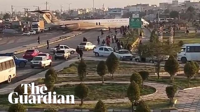 Un avion cu peste 100 de pasageri a aterizat forțat în mijlocul unei străzi din Iran