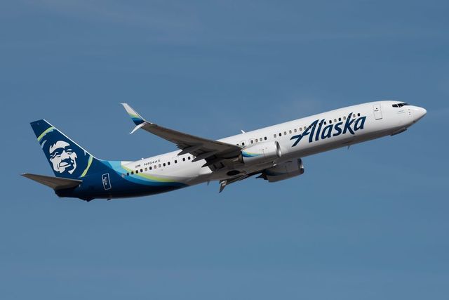 Telefon mobil, găsit aproape intact după ce a căzut în gol 5.000 de metri din avionul Boeing al companiei Alaska Airlines