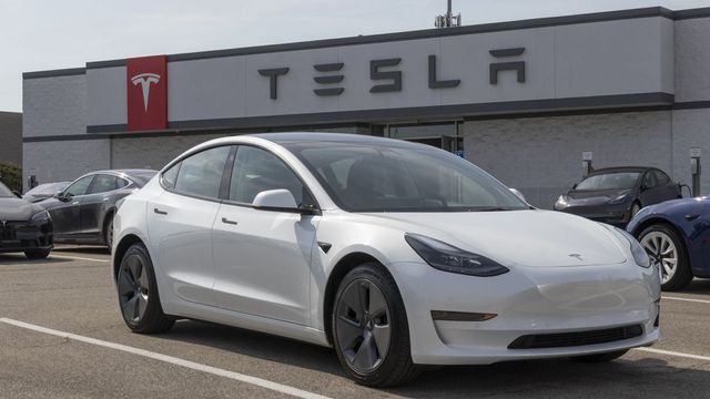 Óriási üzletet kötött a Samsung és a Tesla, itt vannak a részletek