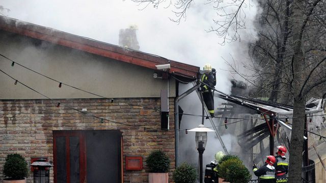 Eloltották a lángokat a kigyulladt étteremben Szolnokon