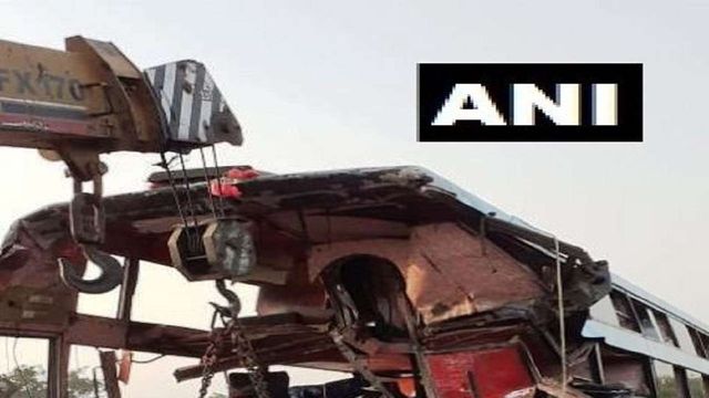 Bus rams truck on Yamuna expressway, 8 dead, 30 injured