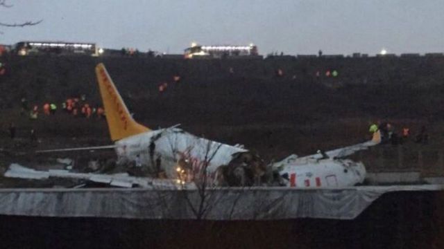 Turcia: Un avion s-a rupt în două, după ce a ieșit de pe pistă la aterizare pe aeroportul din Istanbul (media)