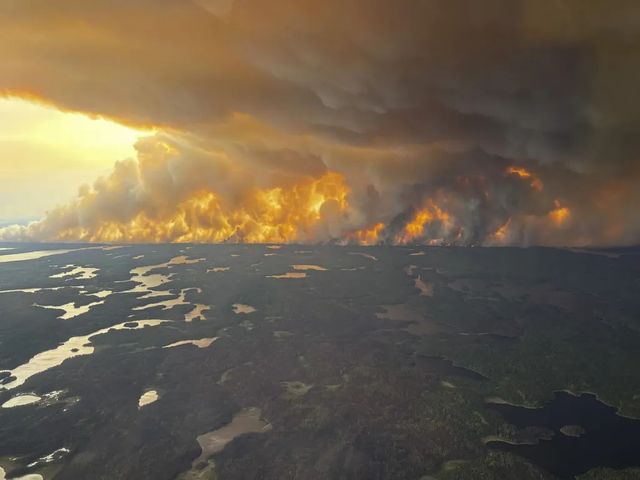El humo de los devastadores incendios de Canadá llega a España
