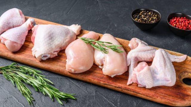 Pui cu salmonella în magazine românești