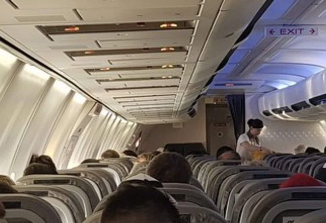 Lite con la hostess per bimbi troppo vivaci: il volo per Fiumicino torna in aeroporto a Olbia
