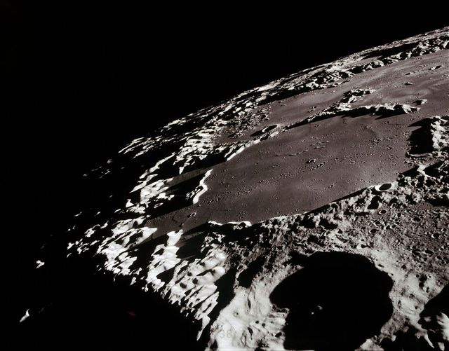 Még mindig változnak a Hold több milliárd éves területei