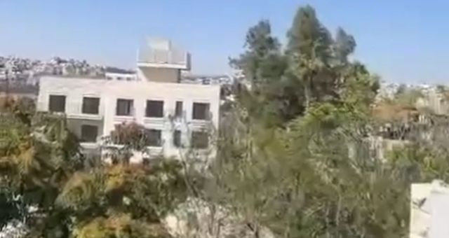 Missili e droni nei cieli della Giordania, sirene risuonano ad Amman