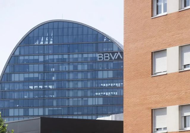Una opa en verano: Guía para el accionista de BBVA y Sabadell