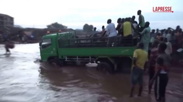 Inondazioni in Nigeria, almeno 111 morti nel nord