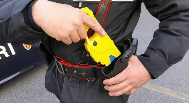 Un altro morto per il taser, 41enne colpito a Genova
