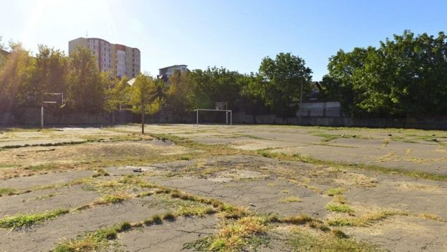 Șase terenuri de fotbal de la liceele din Capitală vor fi reabilitate