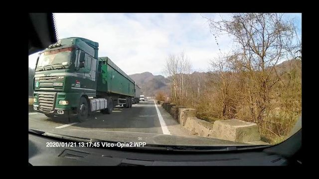 Șofer de TIR, depășire criminală pe Valea Oltului: ‘Pun pariu că era pe telefon’