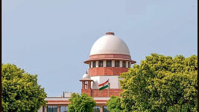 SC quashes Madras High Court order barring use of former CMs’ photos, party symbols in scheme ads
