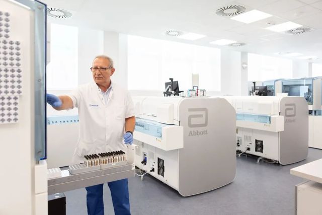 MedLife a inaugurat primul laborator complet automatizat din Brașov