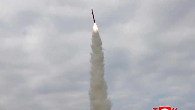 Aranykoronát kapott ajándékba Trump Dél-Koreában