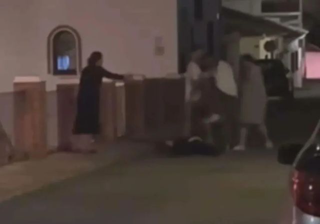 «Me dejaron inconsciente y con cuatro costillas machacadas por defender a unas menores»