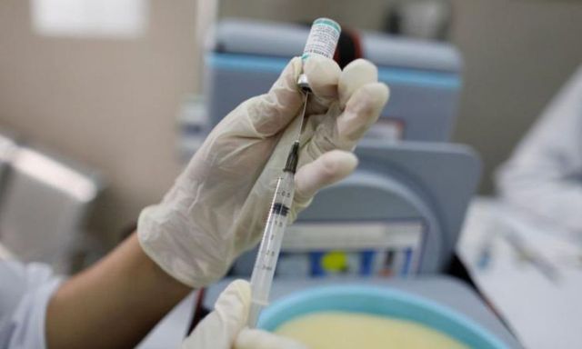 Cercetătorii pregătesc teste cu infectare voluntară pentru un vaccin anticoronavirus