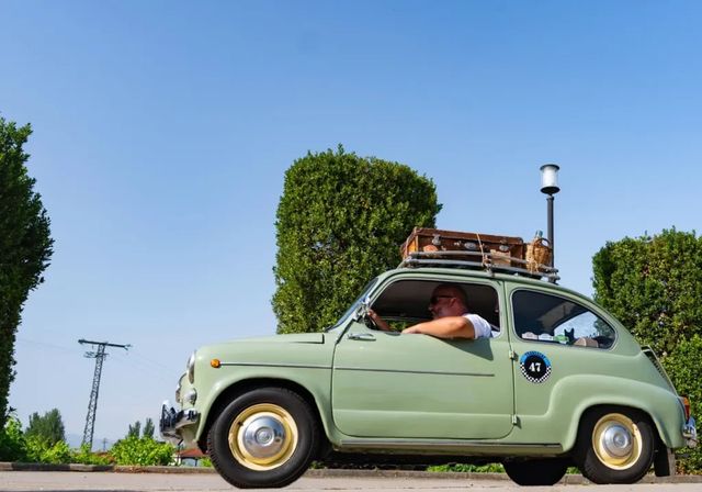Un viaje al pasado: Así era la Operación Salida en la España del SEAT 600 hace 60 años