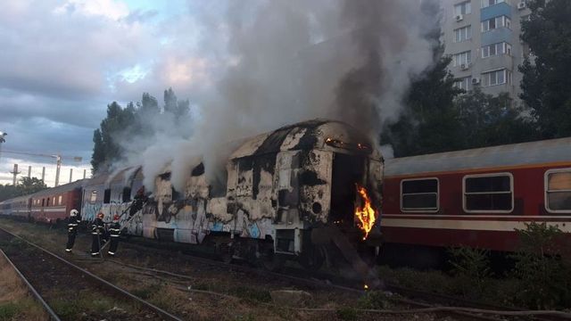 Incendiu la două vagoane de tren dezafectate în halta Prunaru