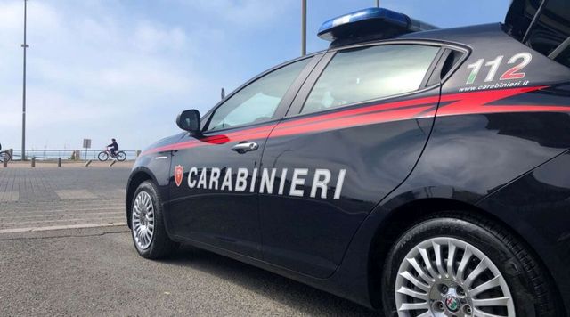 Litigano per una mancata precedenza in auto, ragazzo di 23 anni ucciso a colpi di fiocina