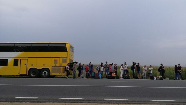 Un autocar de pe cursa Chișinău-Mangalia în care se aflau peste 40 de pasageri a luat foc din mers