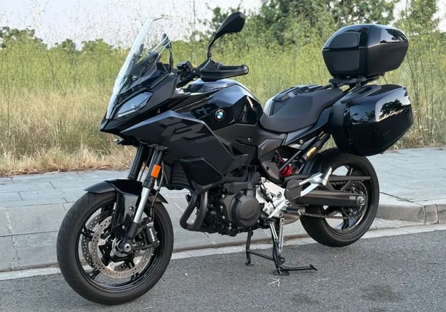 Probamos la BMW F 900 XR, la sport turística que amplía su radio de alcance