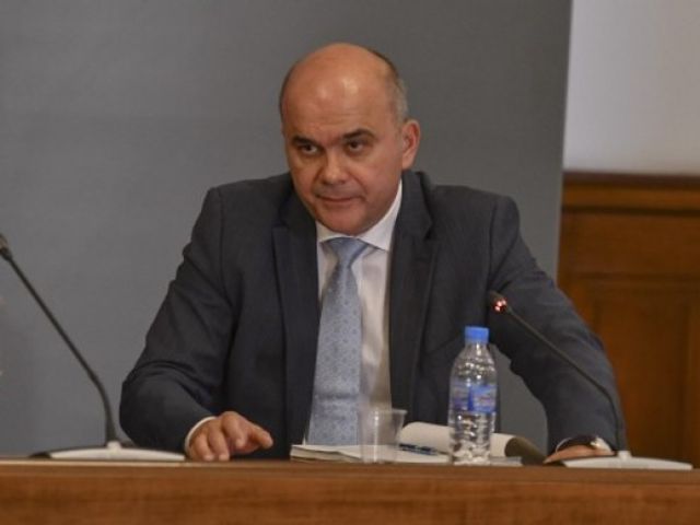 Премиерът Борисов поиска и прие оставката на министър Бисер Петков