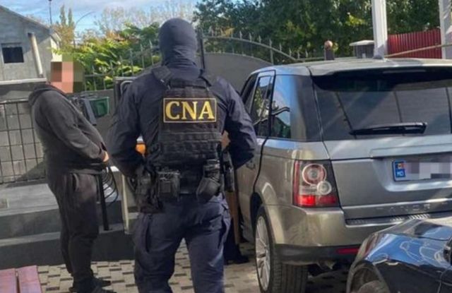 Fost angajat al ASP, reținut în dosarul de corupție la eliberarea permiselor de conducere în raionul Călărași