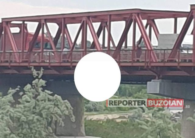Un bărbat de 30 de ani a fost găsit spânzurat la Podul de la Mărăcineni