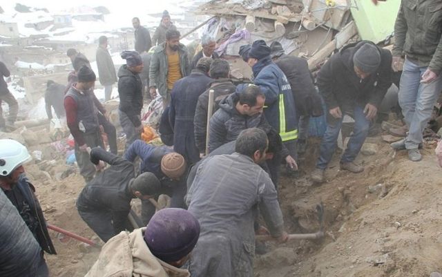 Cutremur cu magnitudinea 5,7 la granița Iranului cu Turcia. Cel puțin șapte oameni au murit