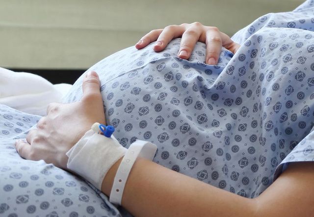 Lutto cittadino per Francesca Calandriello, la 27enne incinta al nono mese morta in un incidente