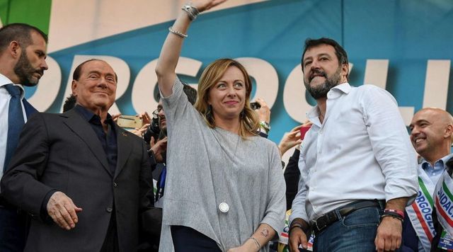 Meloni, Salvini e Berlusconi firmano patto anti-inciucio